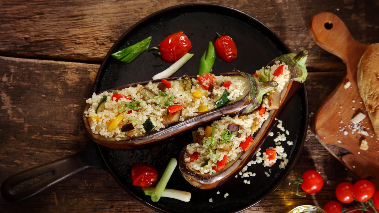 Berenjenas rellenas de cuscús y pasas