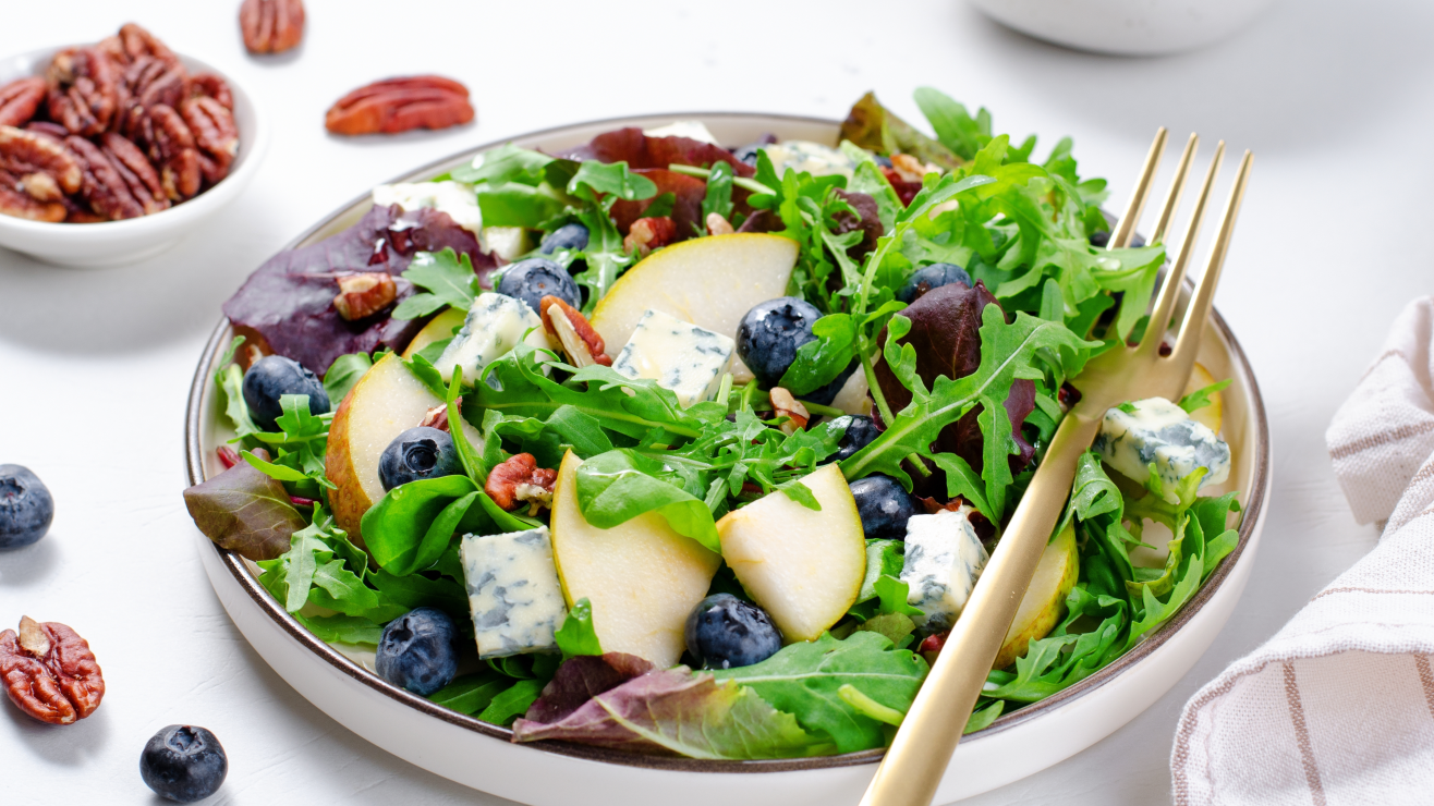 Ensalada de rúcula, espinacas y nueces