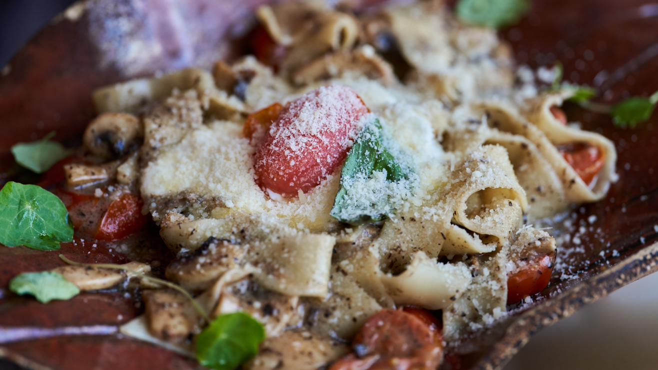 Pappardelle con burrata y tomate confitado