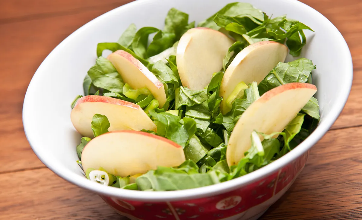 Ensalada de rúcula y manzana